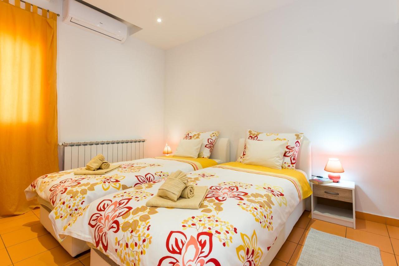 Guest House Slatki Snovi Knin Exterior foto