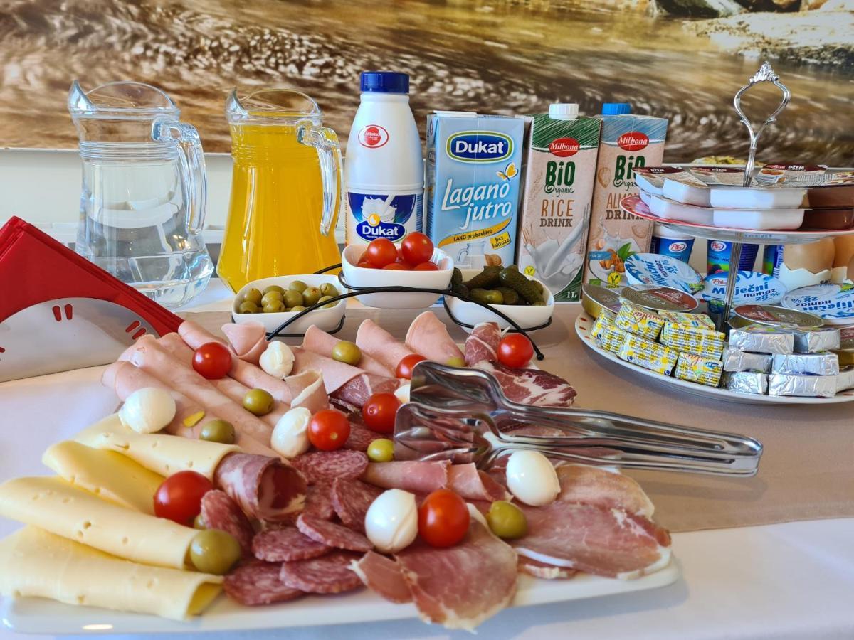 Guest House Slatki Snovi Knin Exterior foto