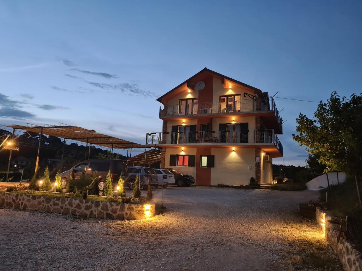 Guest House Slatki Snovi Knin Exterior foto