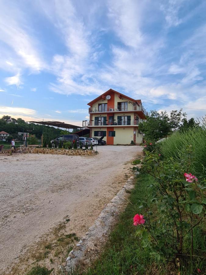 Guest House Slatki Snovi Knin Exterior foto