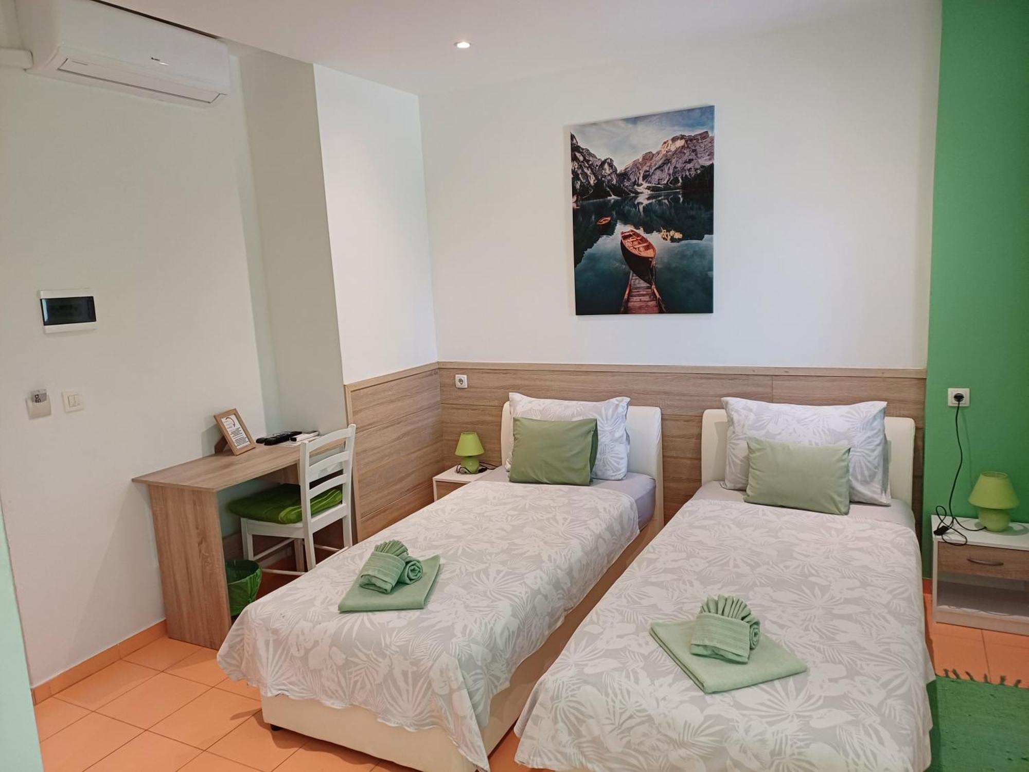 Guest House Slatki Snovi Knin Exterior foto