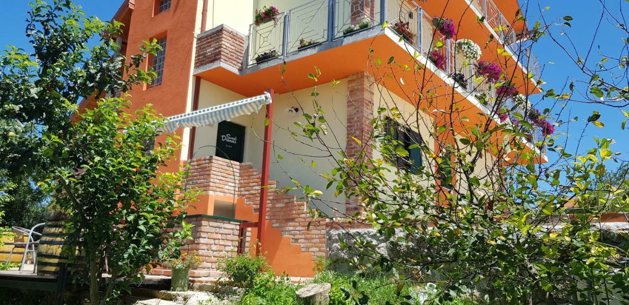 Guest House Slatki Snovi Knin Exterior foto